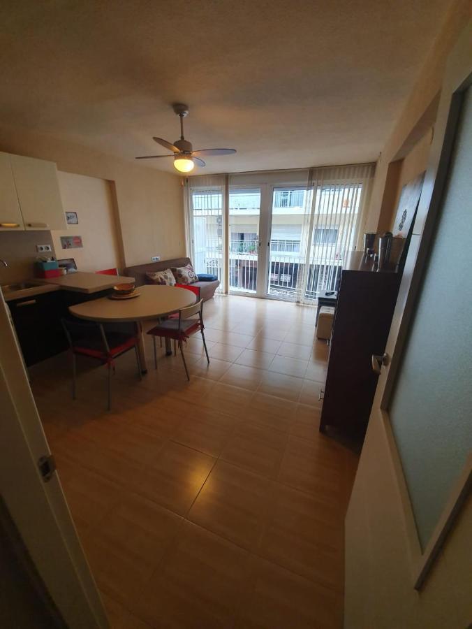 Room In Benidorm Downtown En Piso Compartido Аликанте Екстериор снимка